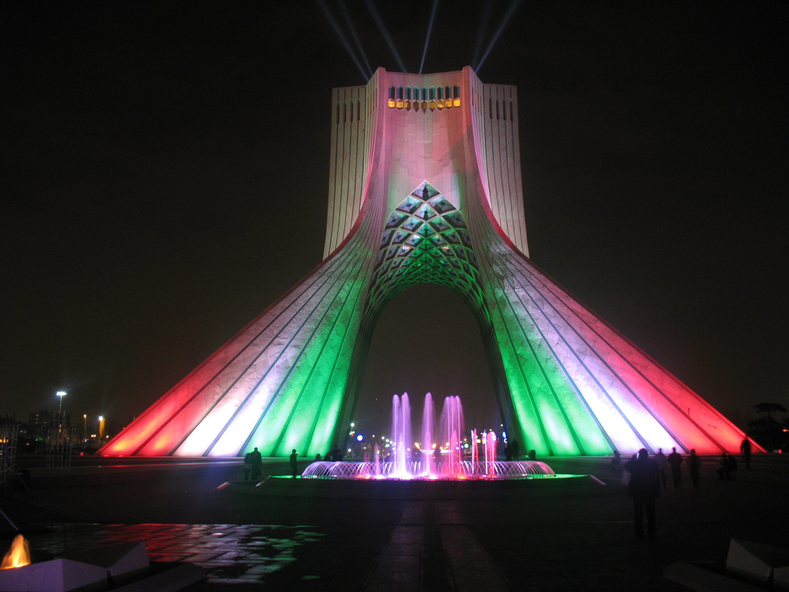 میدان_آزادی،_میدان_شهیاد،_برج_آزادی،_برج_شهیاد،_تهران_Azadi_Tower,_Azadi_Square,_Meydea-e_Azadi,_Meydan-e_Shahyad,_Tehran_province,_Iran_Flag_colors_-_panoramio